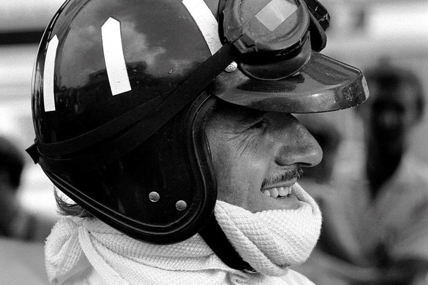 Graham Hill Μαυρόασπρο σχέδιο που ήταν εμπνευσμένο από τη λέσχη κωπηλασίας του Λονδίνου. Το ίδιο σχήμα χρησιμοποίησε και δόξασε είναι στο κράνος του και ο γιος του ο Damon το 1990