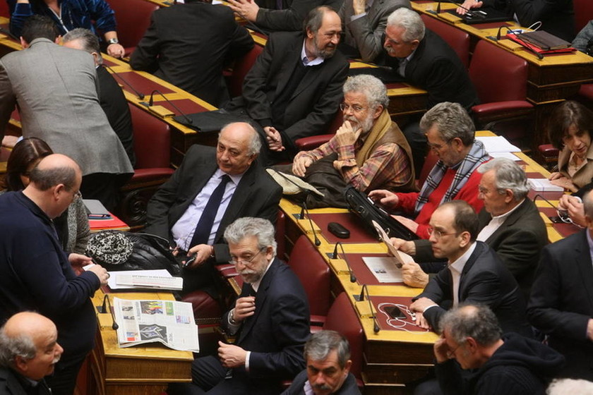 Η ατμόσφαιρα στη Βουλή κατά τη ψηφοφορία για την ανάδειξη του νέου ΠτΔ (pics)