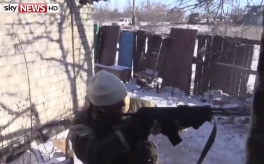Ουκρανία: Εν μέσω σφοδρών μαχών τηλεοπτικό συνεργείο (video)