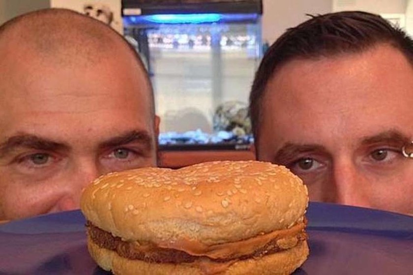 Θέλετε να  δείτε ένα cheeseburger μετά από είκοσι χρόνια; (photo)