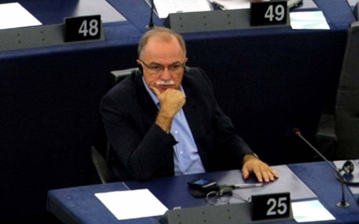 Για την έκρηξη του δημοσίου χρέους στην Ευρωζώνη ζητά απαντήσεις ο Παπαδημούλης
