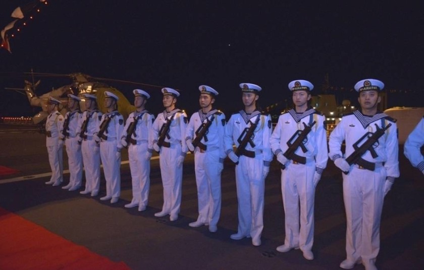 Παρουσία Καμμένου η τελετή υποδοχής πλοίων του κινέζικου στόλου
