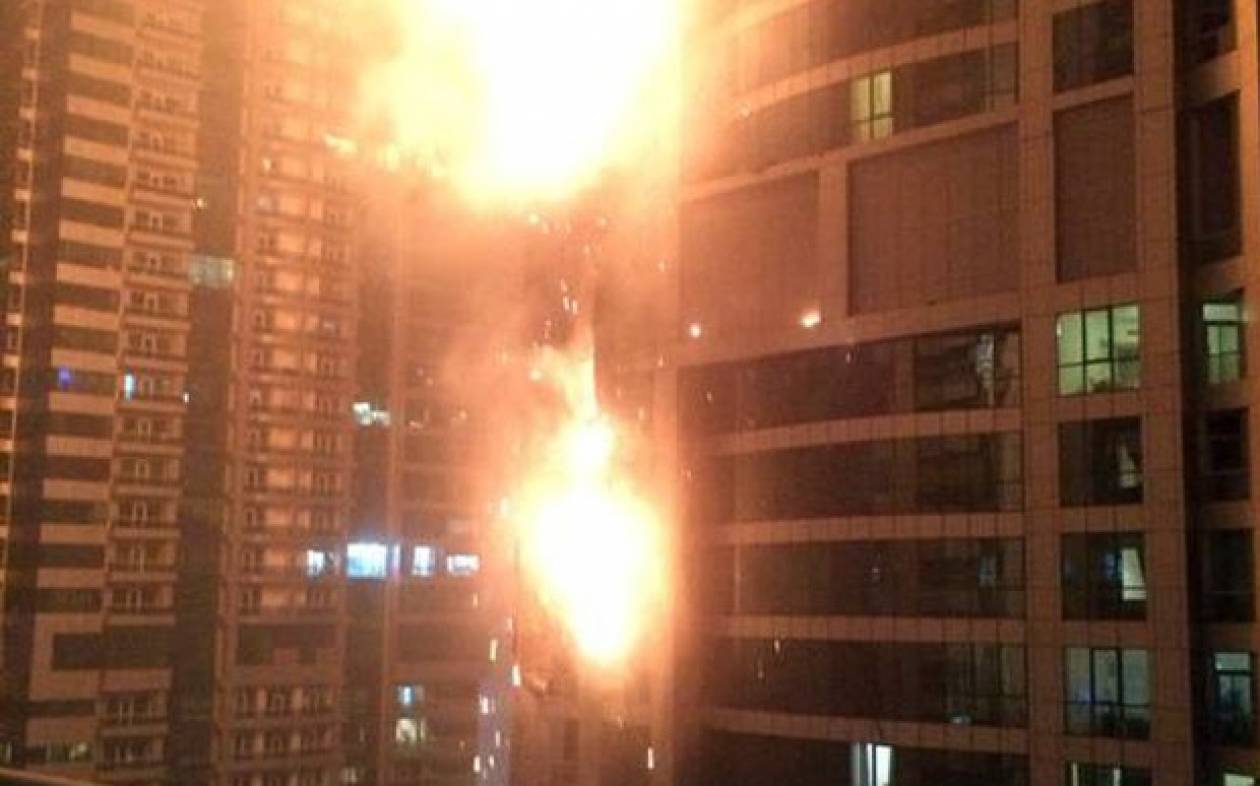 Στις φλόγες ο ουρανοξύστης Torch Tower στο Ντουμπάι (videos+vine)