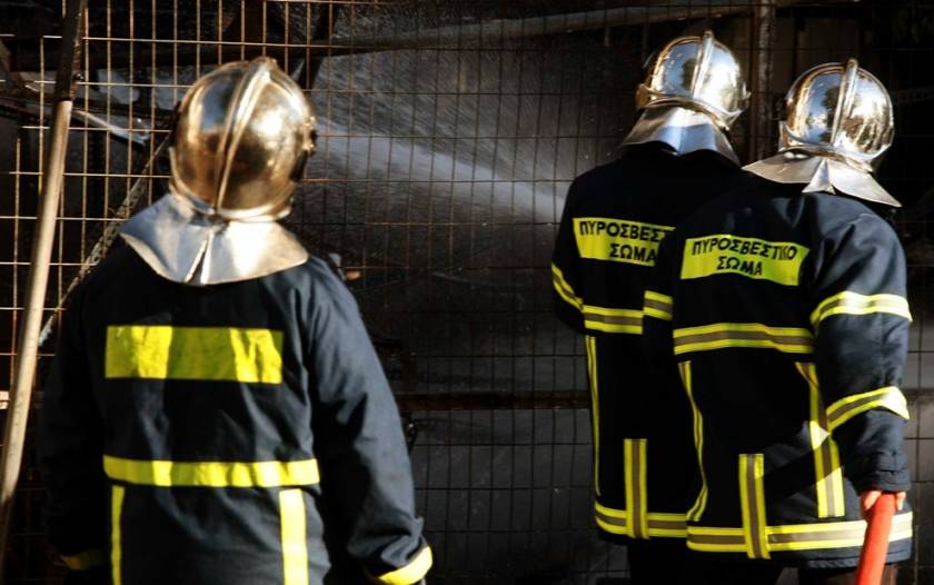 Θεσσαλονίκη: Πυροσβέστες έσωσαν ηλικιωμένη από πυρκαγιά