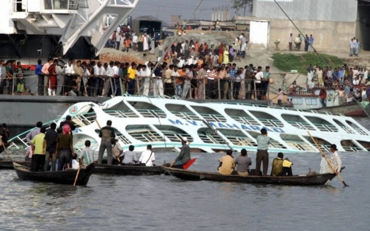 Μπαγκλαντές: Τουλάχιστον 41 νεκροί από το ναυάγιο (videos)
