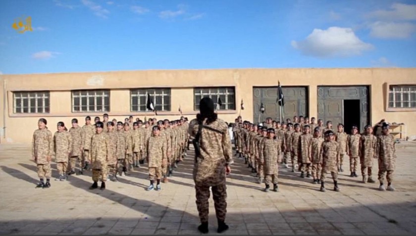 Σοκ: Ο στρατός ανηλίκων του Ισλαμικού Κράτους (video & pics)