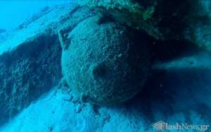 Δύτες ανακάλυψαν νάρκη στην Κρήτη (Video)