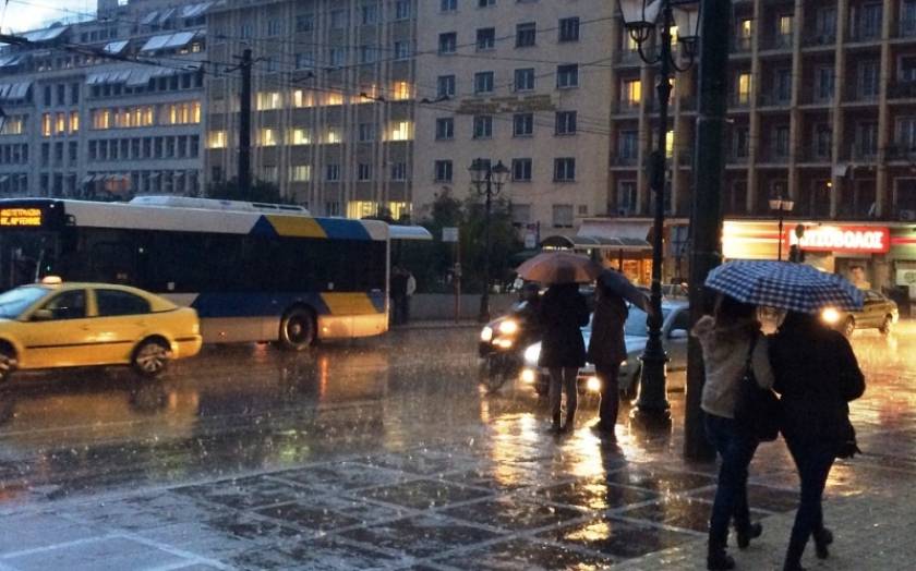 Ισχυρή βροχόπτωση στο κέντρο της Αθήνας (photos)