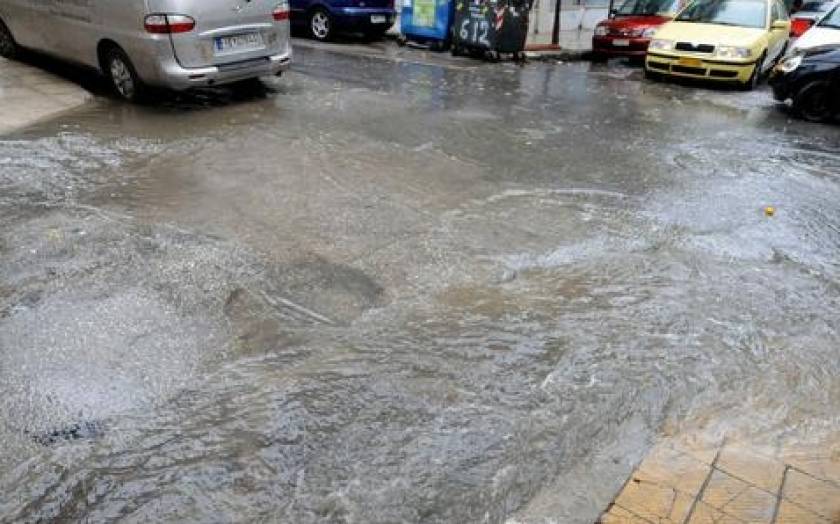 Πλημμύρες στη Μάνδρα Αττικής - Κινδύνεψαν άνθρωποι