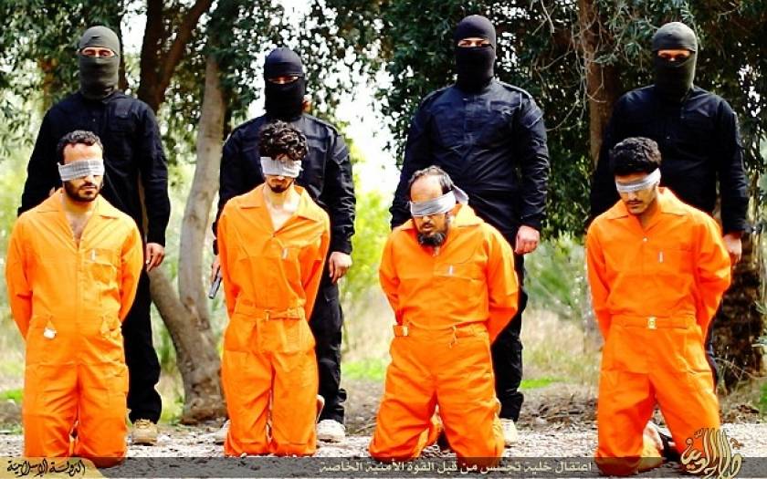 Νέα φρίκη του Ισλαμικού Κράτους: Έσφαξαν 4 αιχμαλώτους (photos)