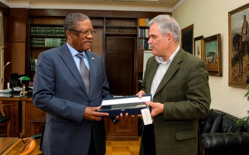 Πρώτη επίσκεψη του Κουβανού πρεσβευτή στο ΥΕΘΑ