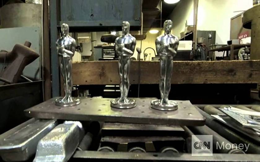 Πώς κατασκευάζεται το χρυσό αγαλματίδιο των βραβείων Oscar (Video)