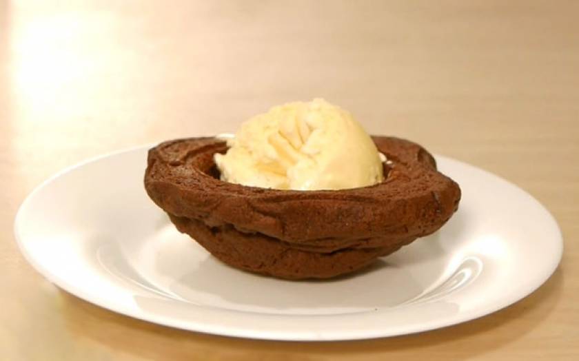 Γευστική πανδαισία: Πώς να φτιάξετε μπολάκια από σοκολατένιο μπισκότο (Video)