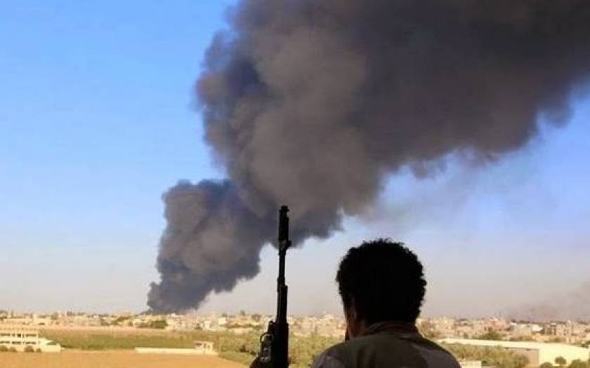 Λιβύη: Αεροπορικές επιδρομές σε πετρελαϊκούς λιμένες