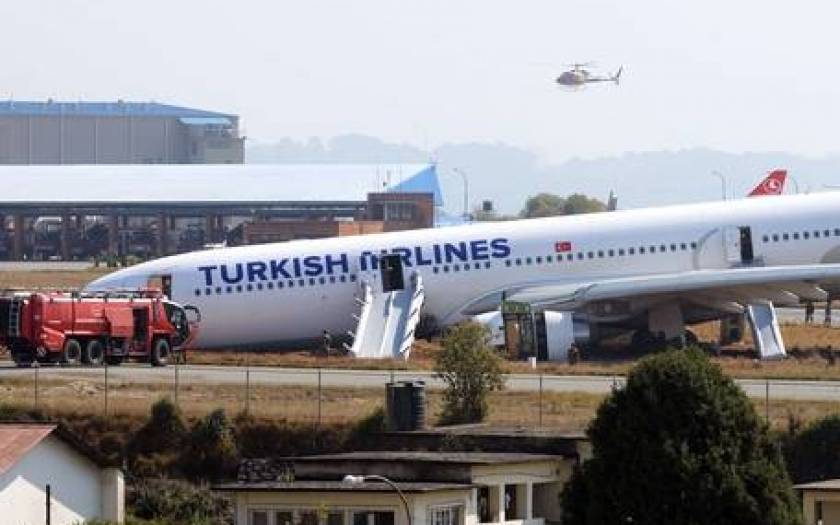 Ατύχημα στο αεροδρόμιο του Νεπάλ: Αεροσκάφος εκτός διαδρόμου προσγείωσης (vid & pics)