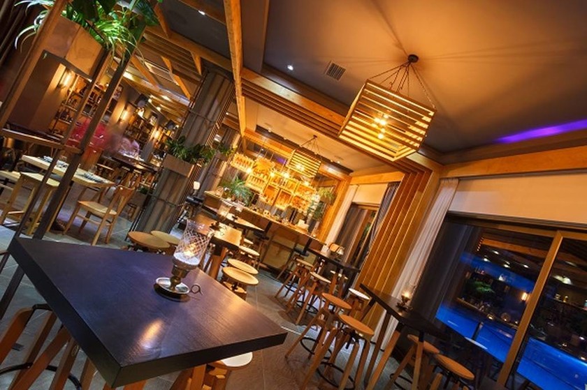 Στο Yiamas Gastro Bar του Elite City Resort για οινογνωσία και δείπνο αξιώσεων