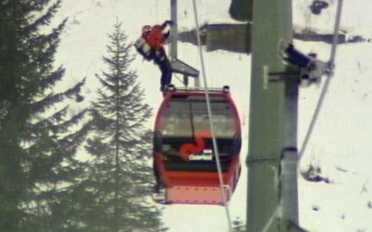 Ιταλία: Δραματική διάσωση 200 τουριστών σε χιονοδρομικό κέντρο (video)