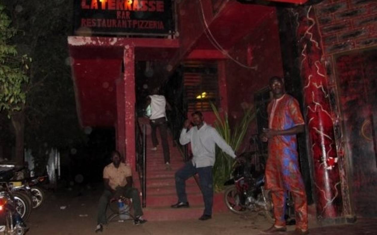 Μάλι: Τρεις Ευρωπαίοι νεκροί από επίθεση σε εστιατόριο (videos)