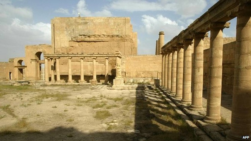 Ιράκ: Οι τζιχαντιστές κατέστρεψαν και την αρχαία πόλη Χάτρα (video+photos)
