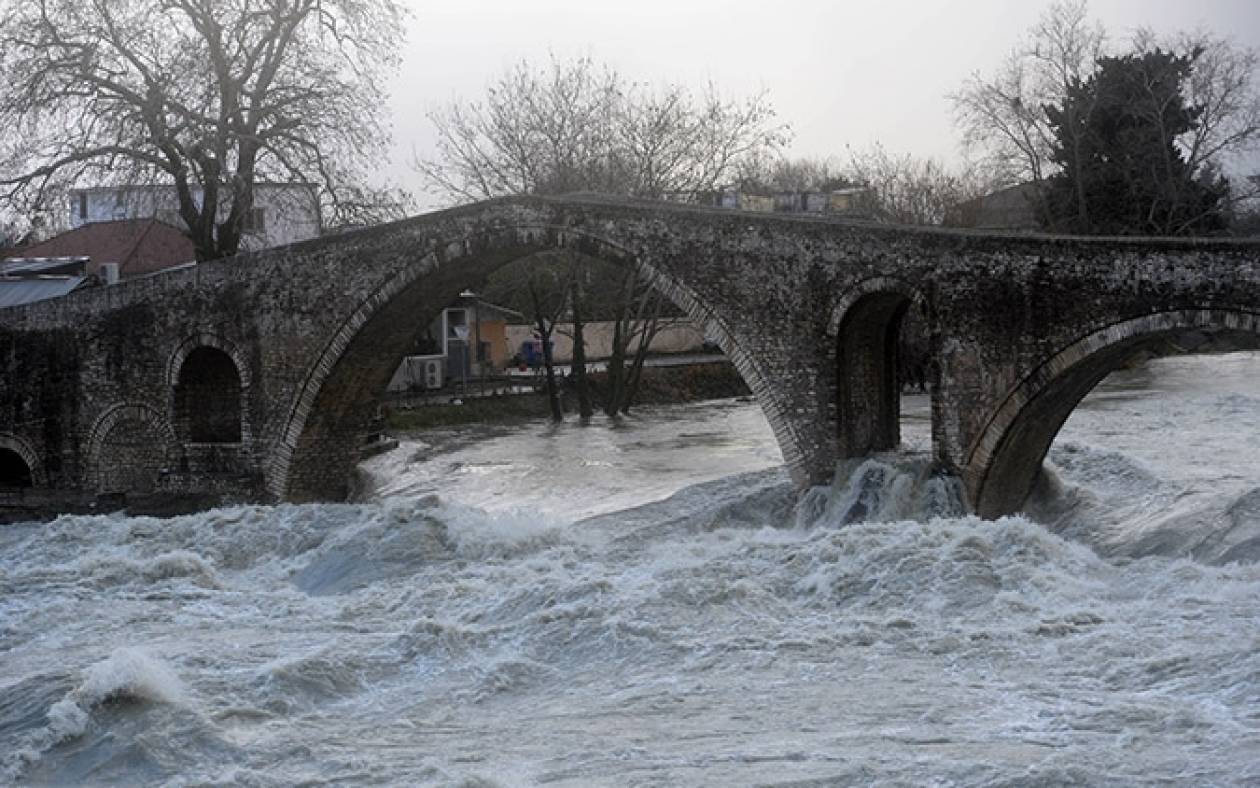 «Το Γεφύρι της Άρτας μπορεί να μην αντέξει μια επόμενη πλημμύρα»