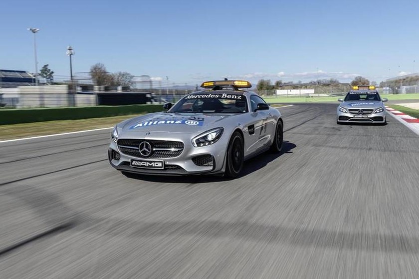 Τα αυτοκίνητα ασφαλείας των Grand Prix θα δοθούν από τη Mercedes και είναι μία AMG GT S (Safety Car) και μία η C63 Estate (Medical Car)