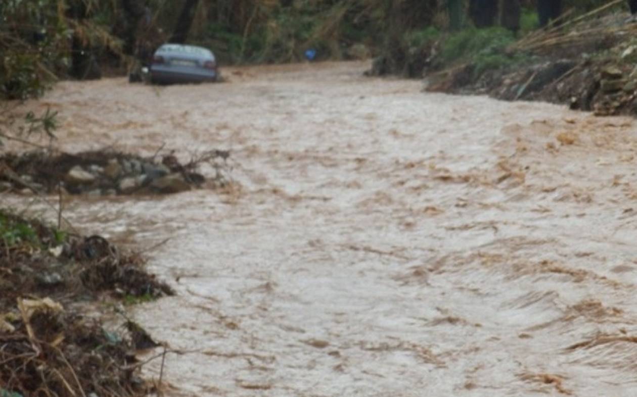 Χανιά: Αίσιο τέλος για οδηγό που παρασύρθηκε από ρέμα