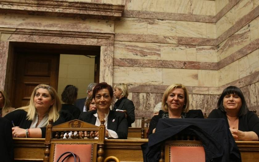 Βουλή: Τιμήθηκαν γυναίκες που έχουν διακριθεί στον κοινωνικό στίβο