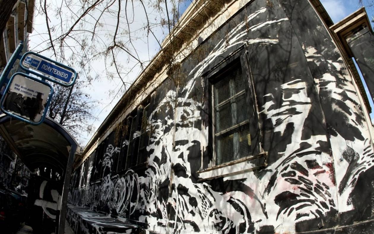 Στη διάθεση του ΕΜΠ τα συνεργεία του δήμου Αθηναίων για τον καθαρισμό των γκράφιτι