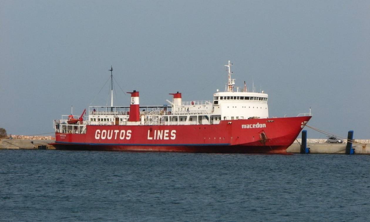 Πρόσκρουση επιβατικού πλοίου στο λιμάνι του Λαυρίου