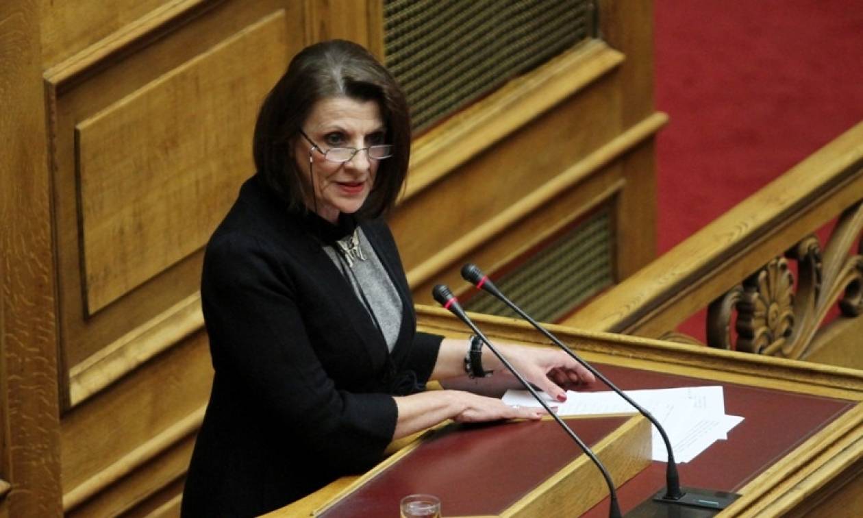 Κανελλοπούλου: Χρυσαυγίτης απείλησε να μου κόψει το λαιμό στη Βουλή