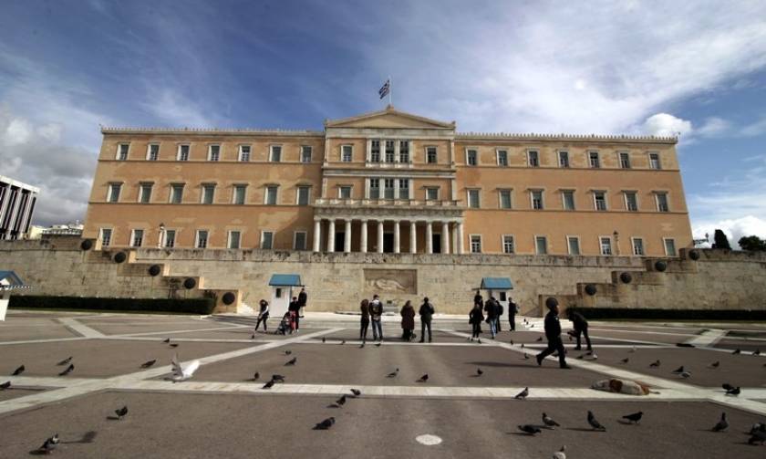Bloomberg: «Η Ελλάδα ξεμένει από χρόνο, χρήματα και φίλους»