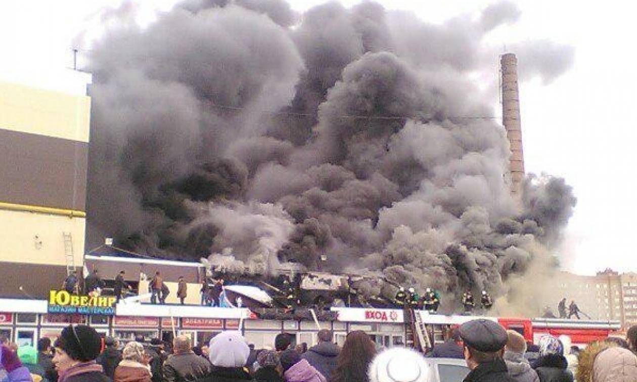 Ρωσία: Κατέρρευσε εμπορικό κέντρο μετά από πυρκαγιά - Ένας νεκρός