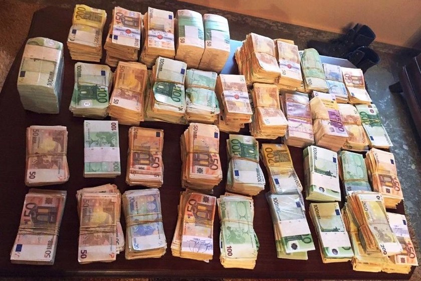 Αχαΐα: Συνελήφθησαν δύο άτομα για δουλεμπόριο - Κατασχέθηκε 1,5 εκατ. ευρώ (photos)