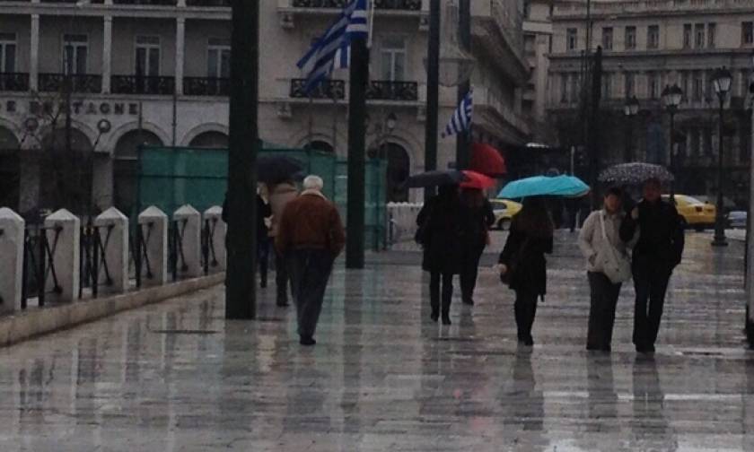 Καταρρακτώδης βροχή στο κέντρο της Αθήνας (photos)