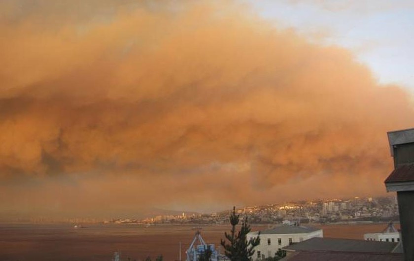 Μεγάλη πυρκαγιά σαρώνει τη Χιλή – 16.000 κάτοικοι εγκαταλείπουν τα σπίτια τους (pics)