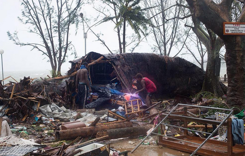 Βανουάτου: Φόβοι για δεκάδες θύματα από το πέρασμα του κυκλώνα Παμ (photos&vid)