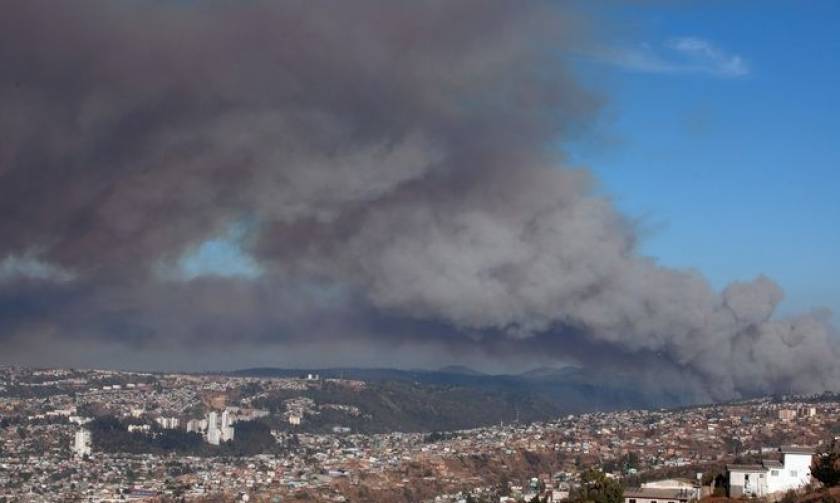 Χιλή: Καταστρέφει τα πάντα στο πέρασμά της η φωτιά στο Βαλπαραΐσο