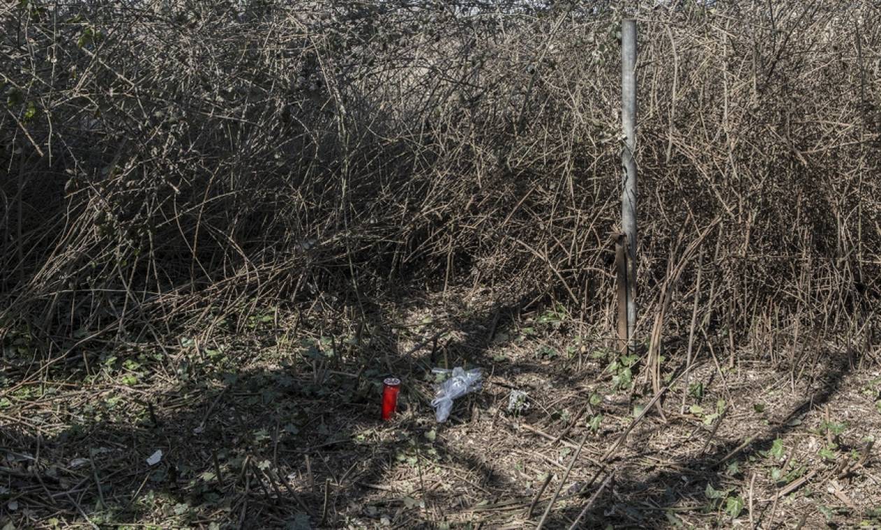 Βαγγέλης Γιακουμάκης: Λουλούδια και κεριά στο σημείο που βρέθηκε νεκρός