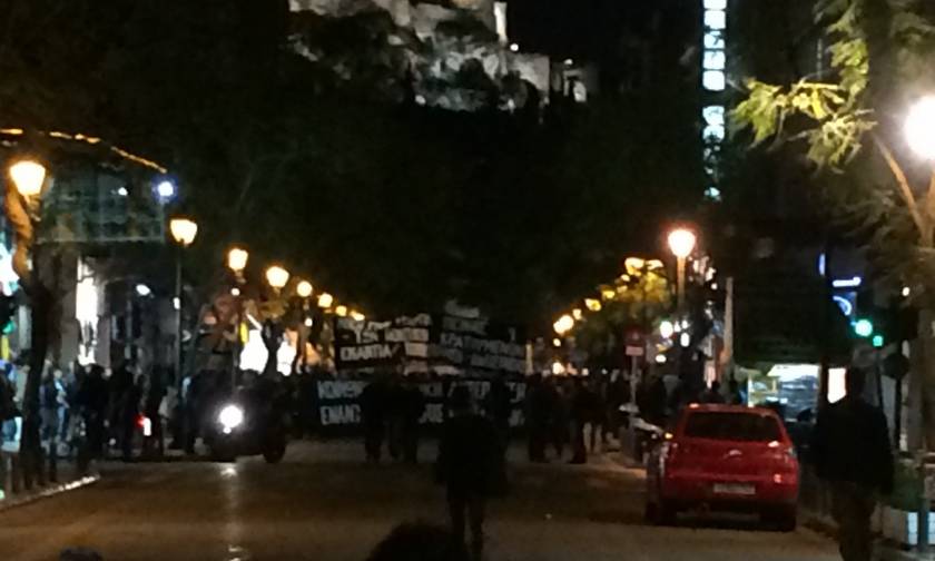 Πορεία αντιεξουσιαστών στο κέντρο της Αθήνας (Photos)