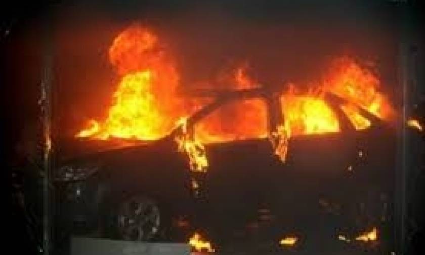 Λάρισα: «Συναγερμός» στην Πυροσβεστική για φωτιά σε αυτοκίνητο