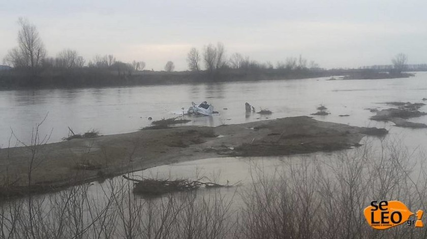 Προσυδάτωση μικρού αεροσκάφους στον ποταμό Αξιό - Τρεις τραυματίες (photos)