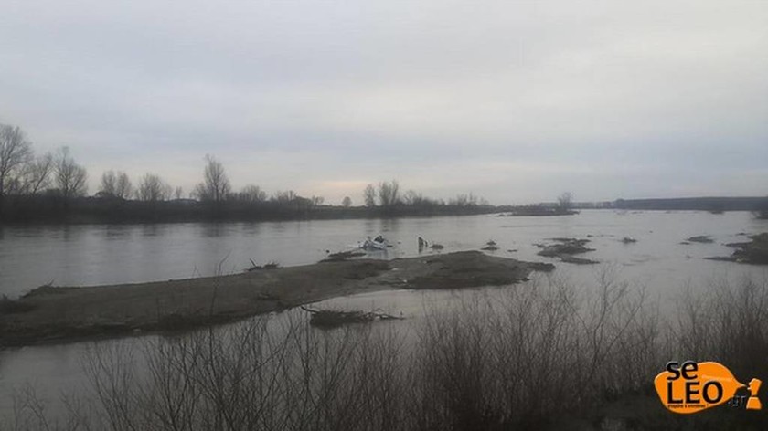 Προσυδάτωση μικρού αεροσκάφους στον ποταμό Αξιό - Τρεις τραυματίες (photos)
