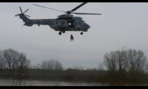 Η δραματική διάσωση του πιλότου του Τσέσνα που κατέπεσε στον Αξιό (Video)