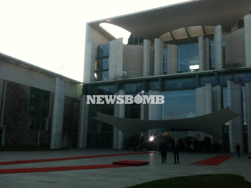 Συνάντηση Μέρκελ – Τσίπρα: Το Newsbomb.gr στην καγκελαρία (photos)