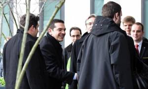 Συνάντηση Μέρκελ – Τσίπρα: Η άφιξη του πρωθυπουργού στο Βερολίνο (photos)