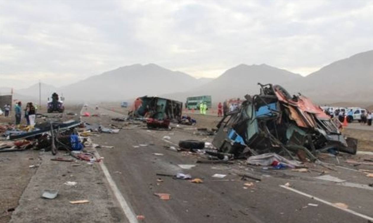 Περού: Δεκάδες νεκροί έπειτα από σύγκρουση λεωφορείων