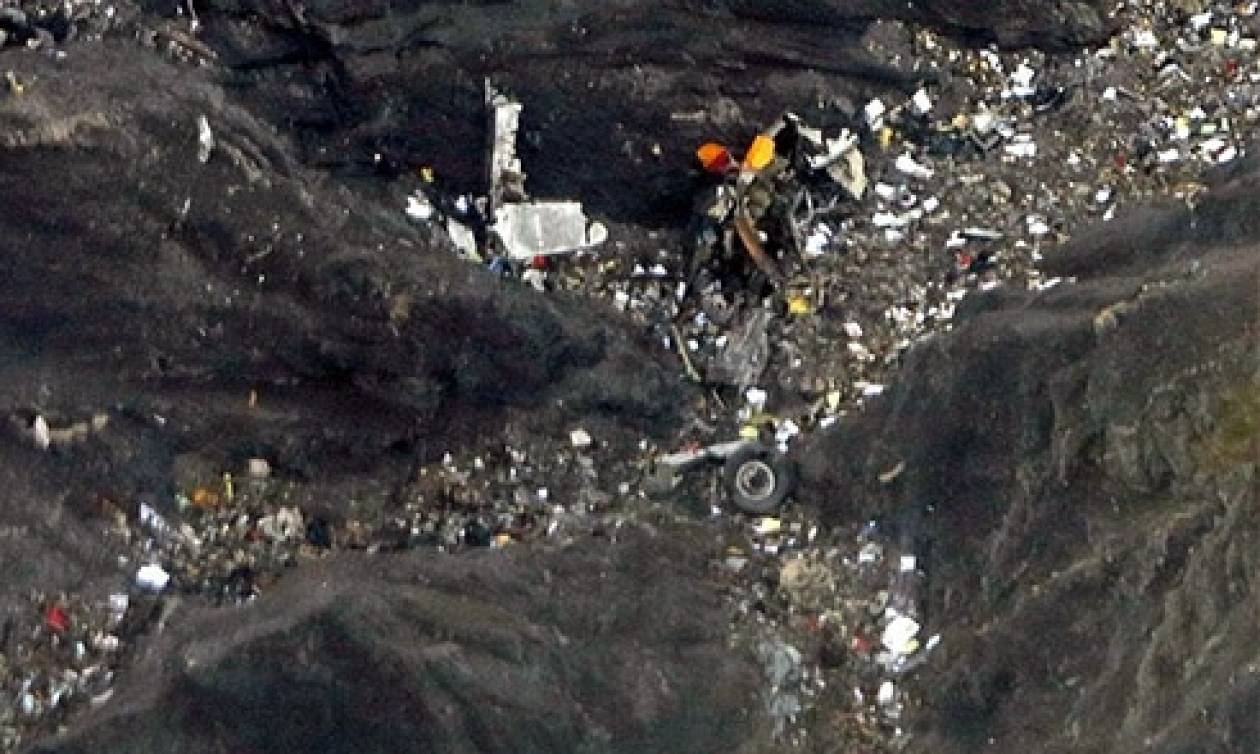 Πτώση αεροπλάνου: Οι έρευνες και τα σενάρια για τα αίτια της τραγωδίας
