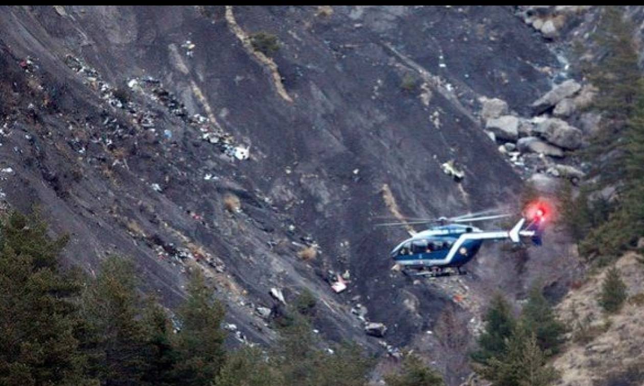 Συντριβή Airbus στη Γαλλία: Ελικόπτερα στο σημείο της τραγωδίας