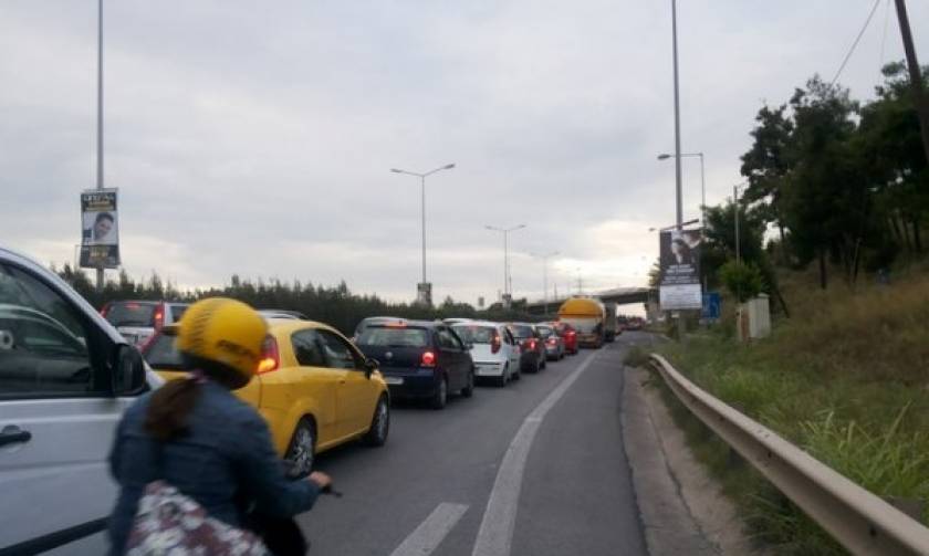 Θεσσαλονίκη: Καραμπόλα με 4 οχήματα στην περιφερειακή οδό