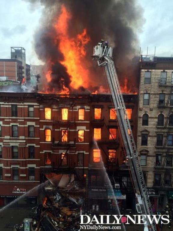 Κτήριο κατέρρευσε στη Νέα Υόρκη
